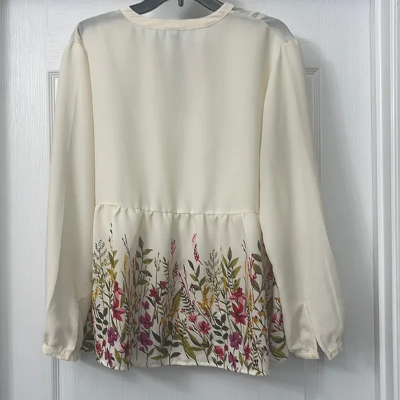 Old Navy Long Sleeve Floral Blouse. Size XL - Picture 3 of 3
